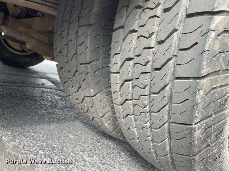 image for item NY9622 1997 Ford E450 Super Duty  shuttle bus