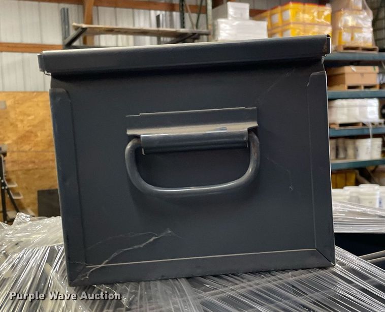 image for item NY9629 Approximately 60 parts bins