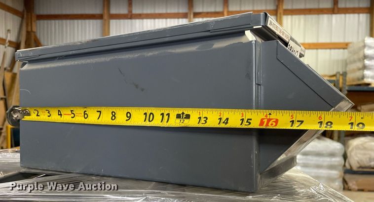 image for item NY9629 Approximately 60 parts bins