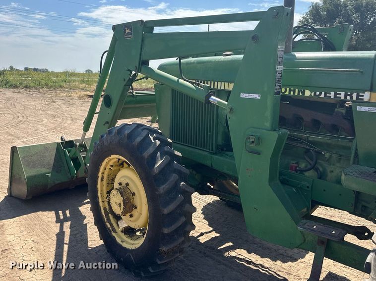 image for item OC9413 John Deere 260 loader