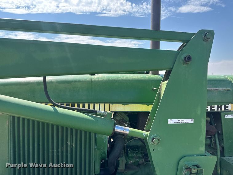 image for item OC9413 John Deere 260 loader