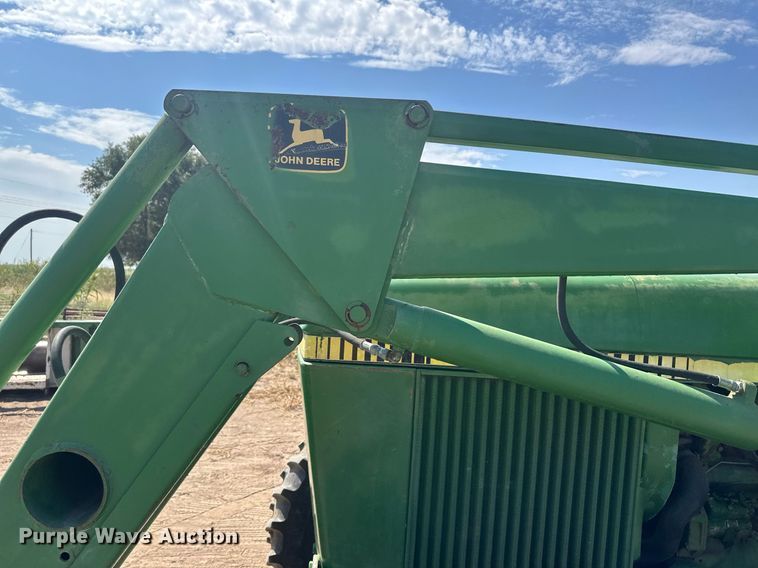 image for item OC9413 John Deere 260 loader