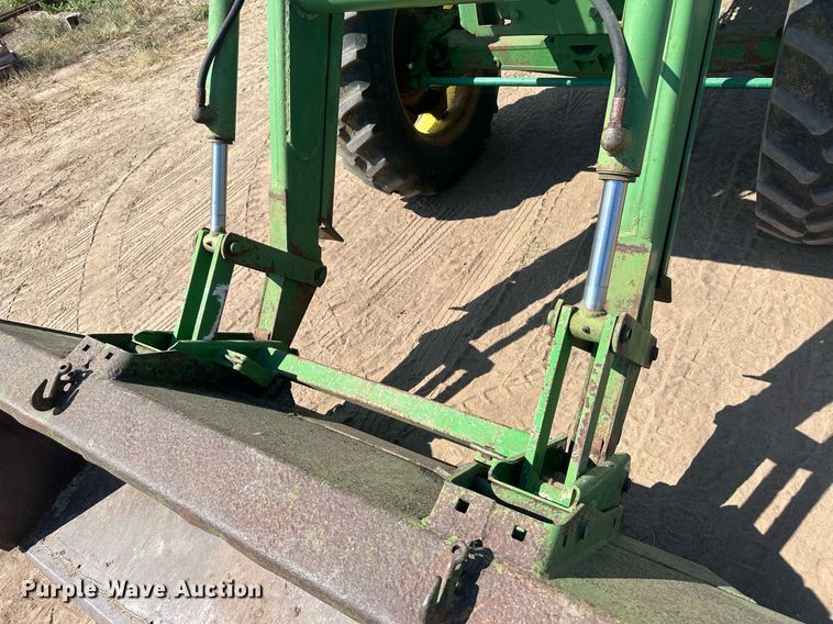 image for item OC9413 John Deere 260 loader