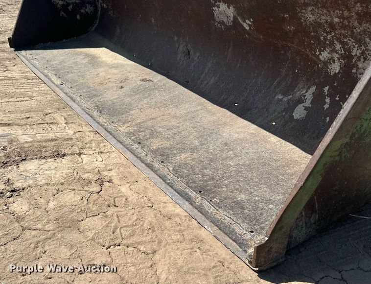 image for item OC9413 John Deere 260 loader