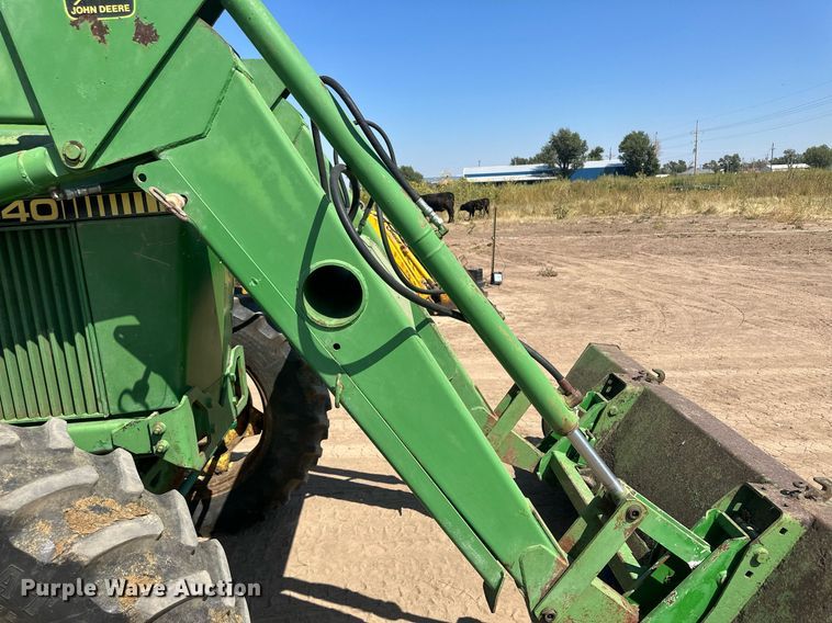 image for item OC9413 John Deere 260 loader