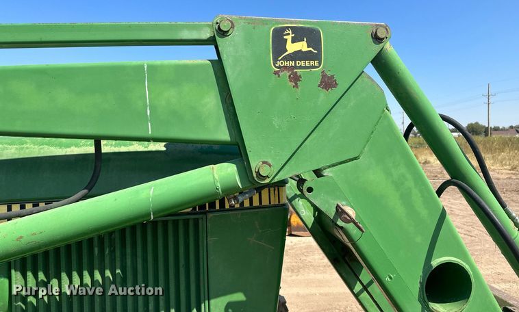 image for item OC9413 John Deere 260 loader