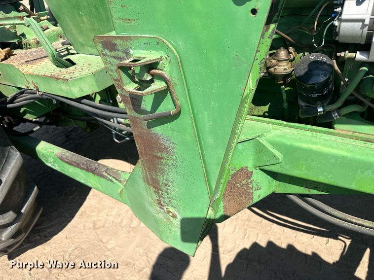 image for item OC9413 John Deere 260 loader