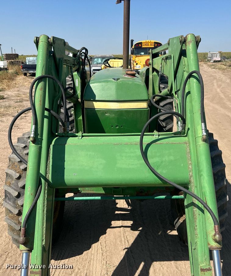 image for item OC9414 John Deere 2940 MFWD tractor