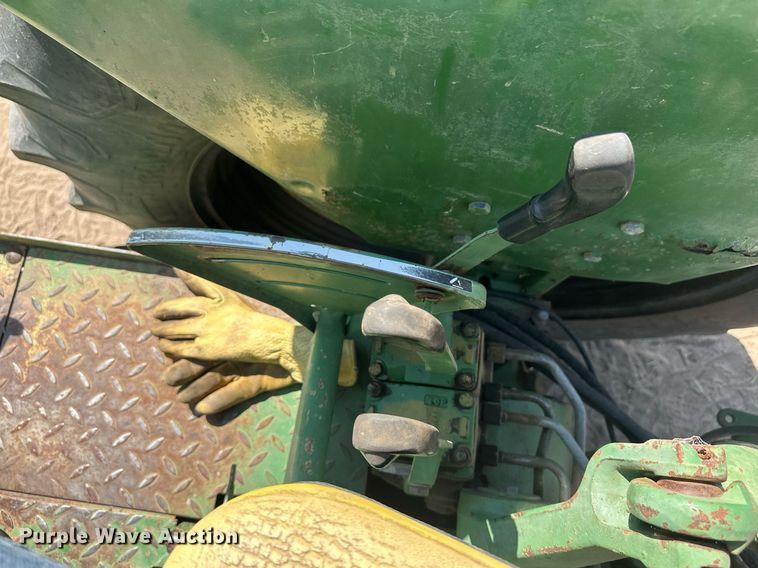 image for item OC9414 John Deere 2940 MFWD tractor