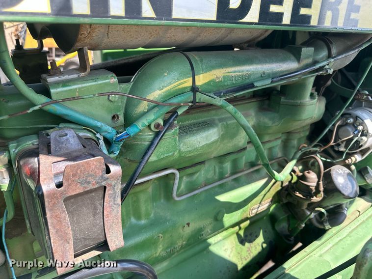 image for item OC9414 John Deere 2940 MFWD tractor