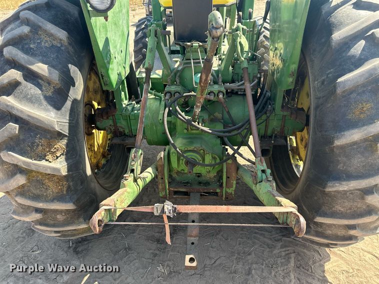 image for item OC9414 John Deere 2940 MFWD tractor
