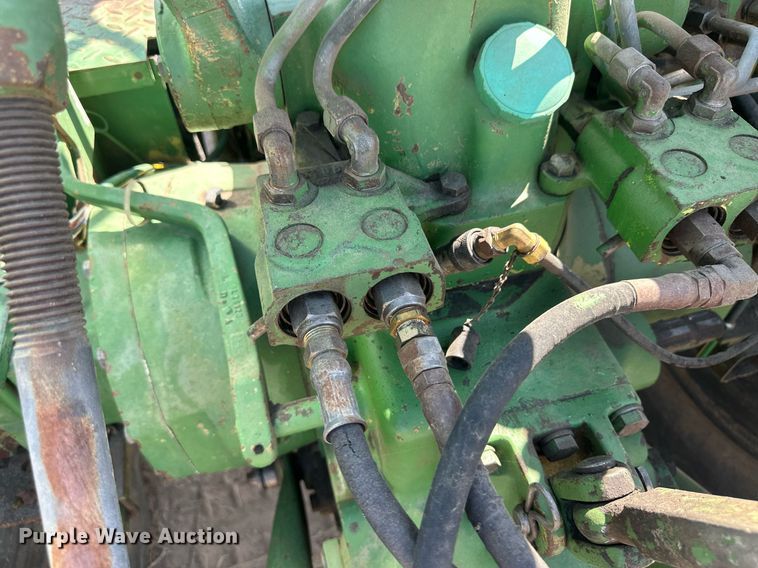 image for item OC9414 John Deere 2940 MFWD tractor