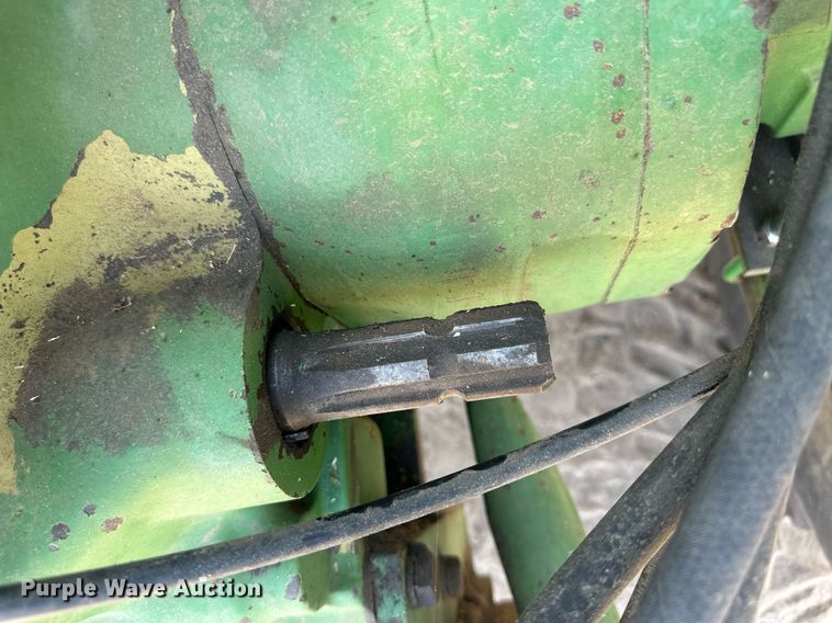 image for item OC9414 John Deere 2940 MFWD tractor