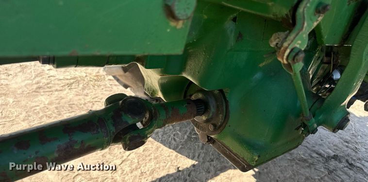 image for item OC9414 John Deere 2940 MFWD tractor