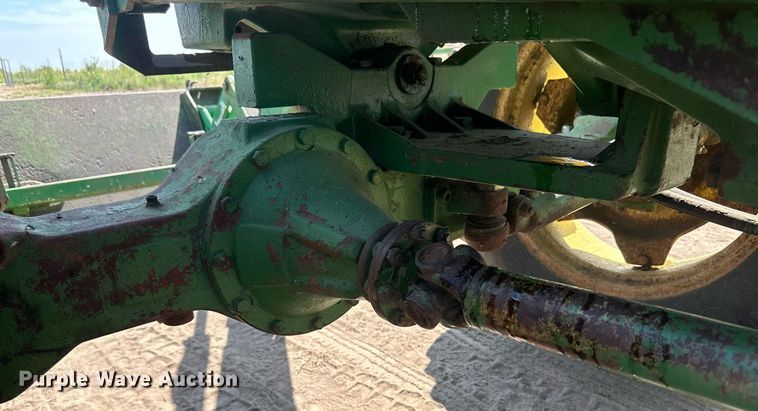 image for item OC9414 John Deere 2940 MFWD tractor