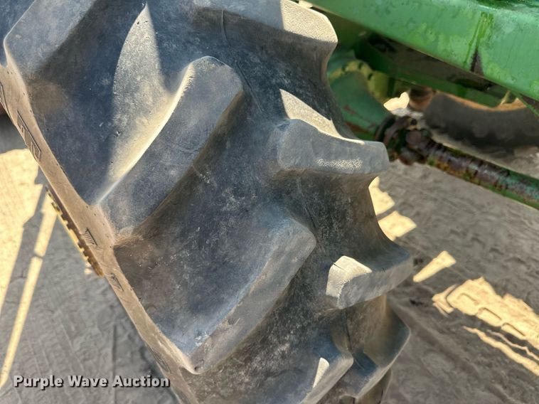 image for item OC9414 John Deere 2940 MFWD tractor