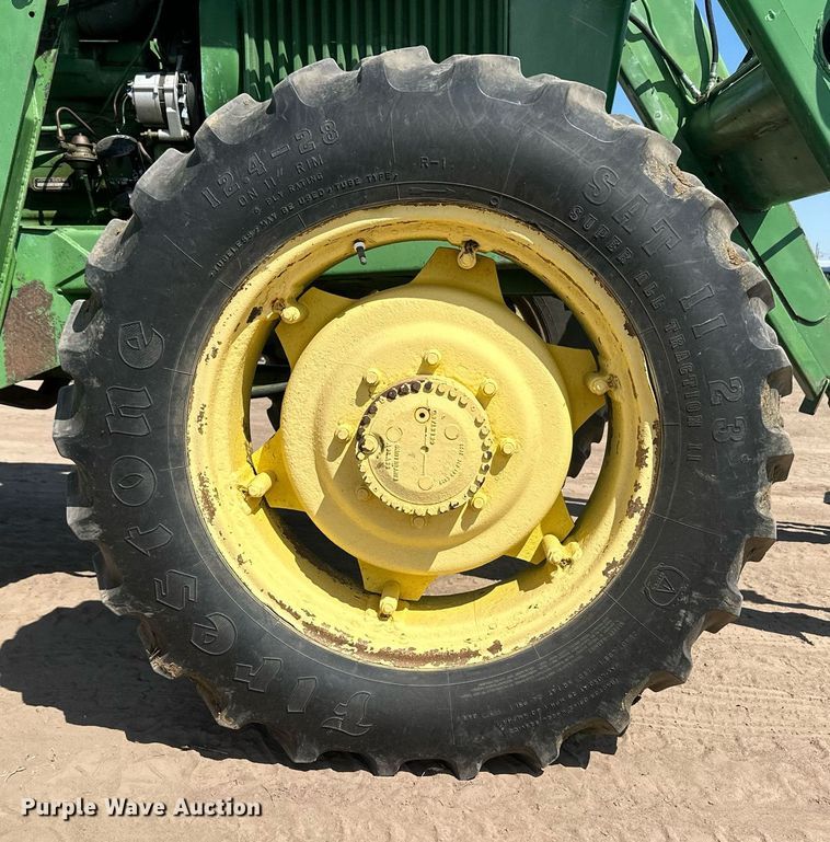 image for item OC9414 John Deere 2940 MFWD tractor