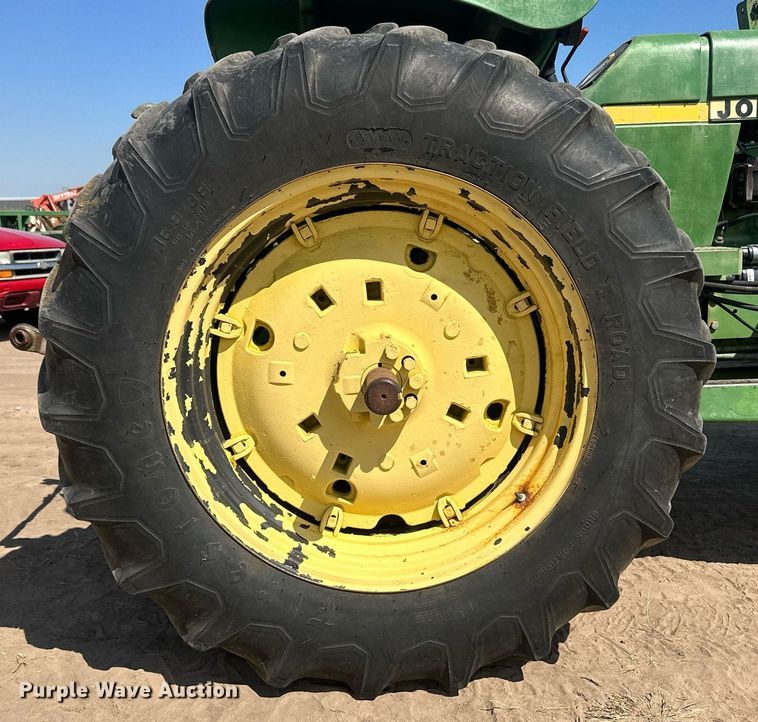 image for item OC9414 John Deere 2940 MFWD tractor