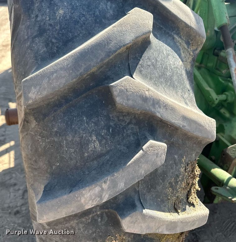 image for item OC9414 John Deere 2940 MFWD tractor