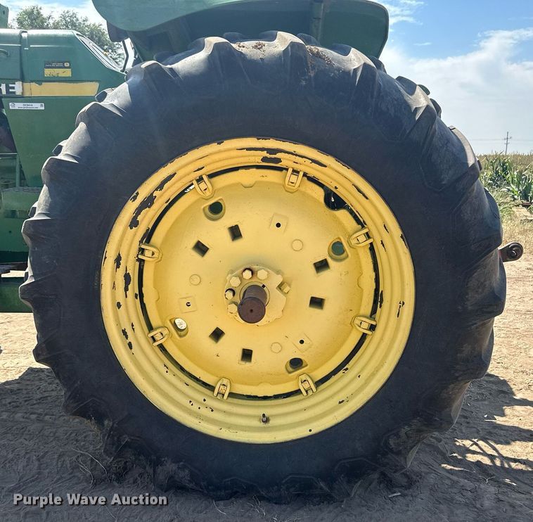 image for item OC9414 John Deere 2940 MFWD tractor