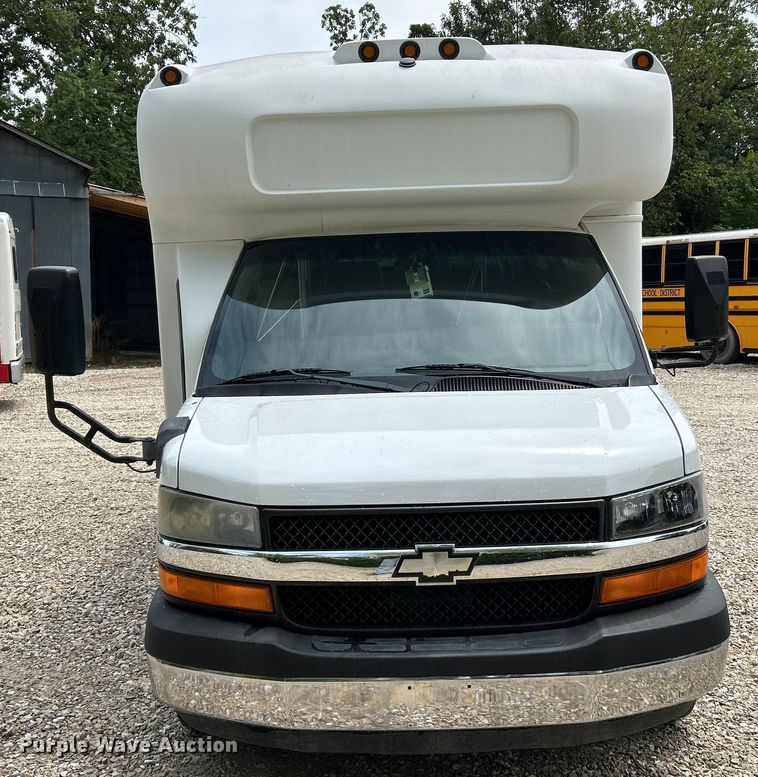 image for item OK9783 2009 Chevrolet Express 4500  shuttle bus