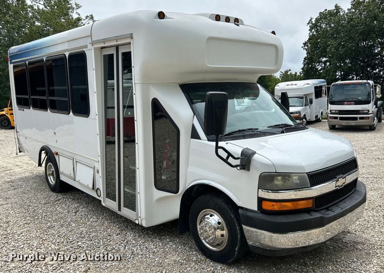 image for item OK9783 2009 Chevrolet Express 4500  shuttle bus