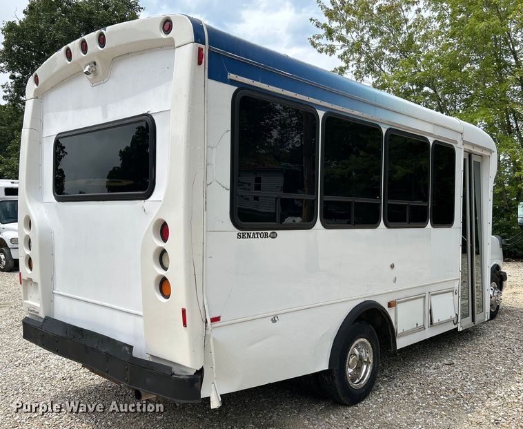 image for item OK9783 2009 Chevrolet Express 4500  shuttle bus