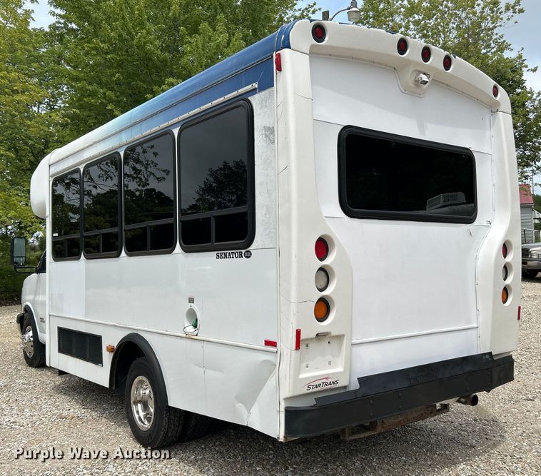 image for item OK9783 2009 Chevrolet Express 4500  shuttle bus