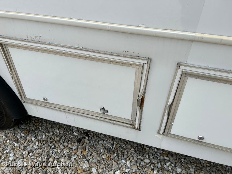 image for item OK9783 2009 Chevrolet Express 4500  shuttle bus