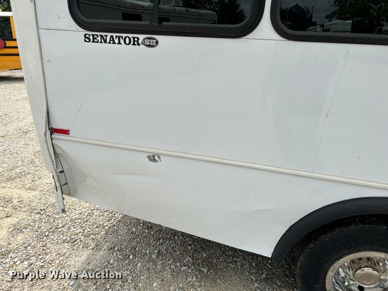 image for item OK9783 2009 Chevrolet Express 4500  shuttle bus