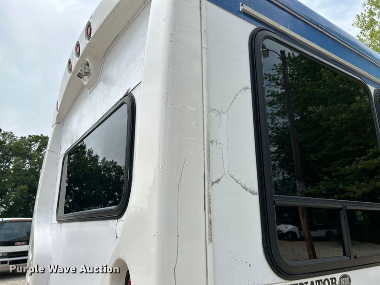 image for item OK9783 2009 Chevrolet Express 4500  shuttle bus