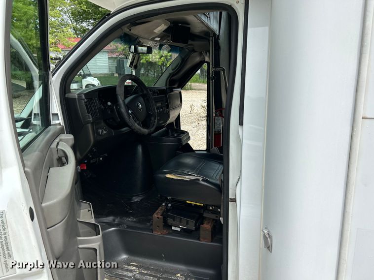 image for item OK9783 2009 Chevrolet Express 4500  shuttle bus