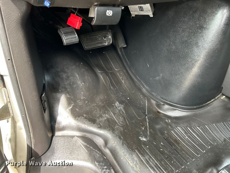 image for item OK9783 2009 Chevrolet Express 4500  shuttle bus