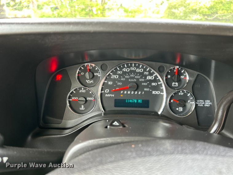 image for item OK9783 2009 Chevrolet Express 4500  shuttle bus