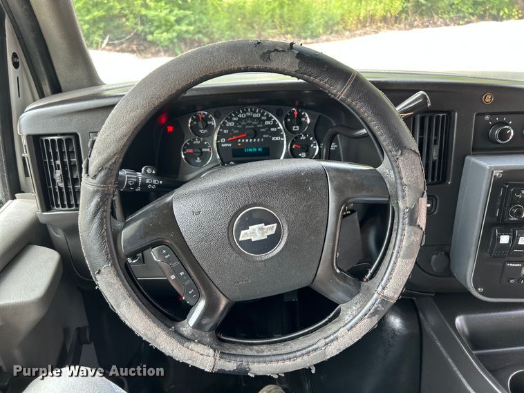 image for item OK9783 2009 Chevrolet Express 4500  shuttle bus