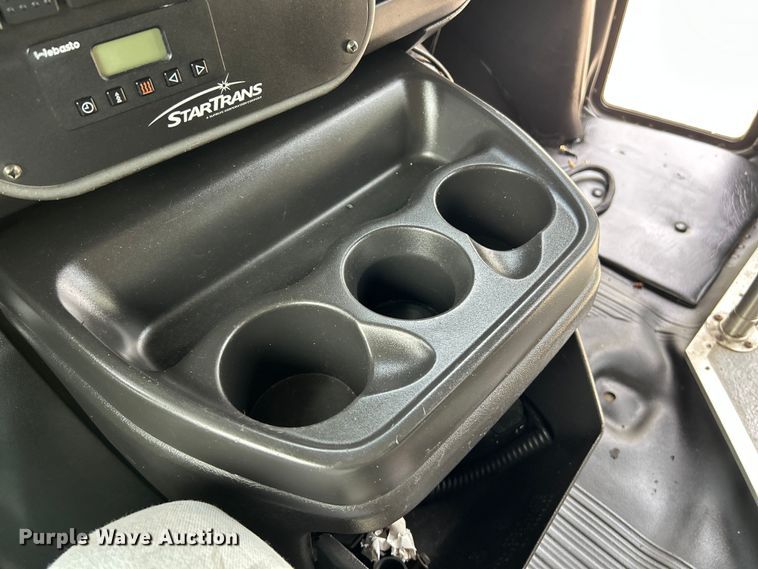 image for item OK9783 2009 Chevrolet Express 4500  shuttle bus