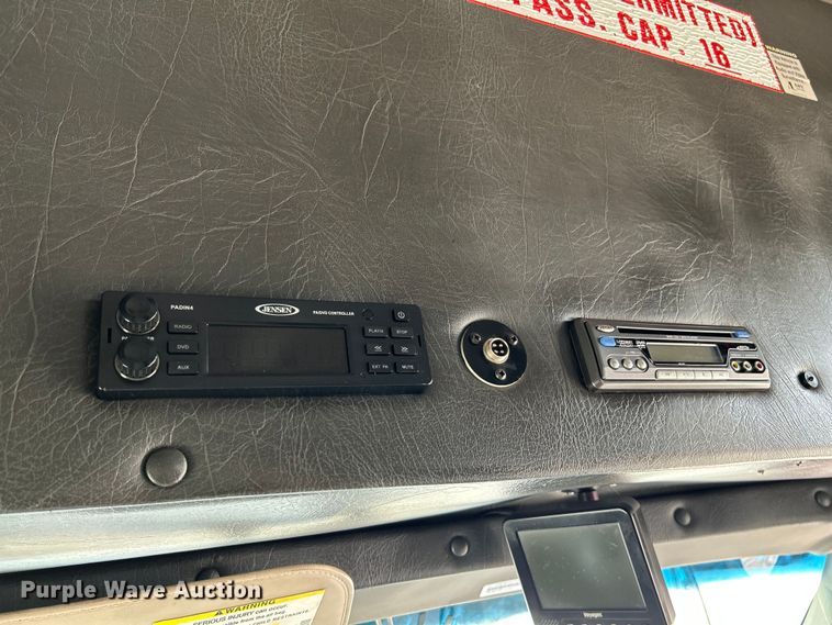 image for item OK9783 2009 Chevrolet Express 4500  shuttle bus