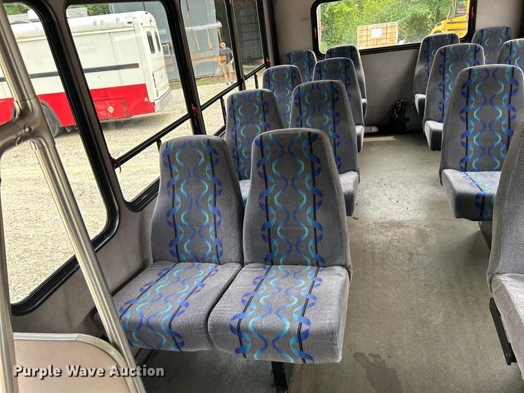 image for item OK9783 2009 Chevrolet Express 4500  shuttle bus