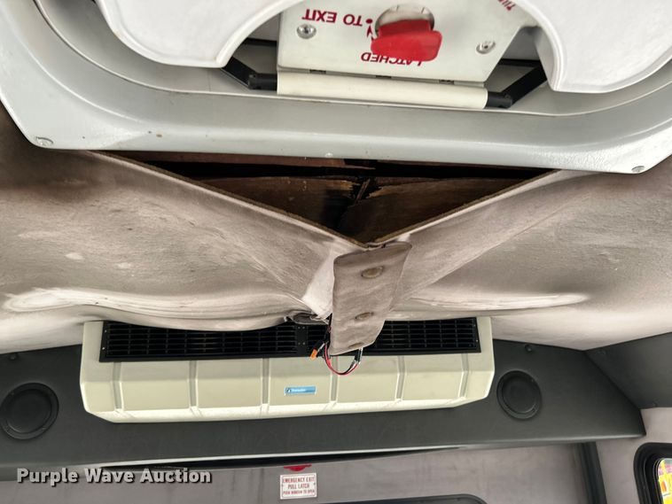 image for item OK9783 2009 Chevrolet Express 4500  shuttle bus