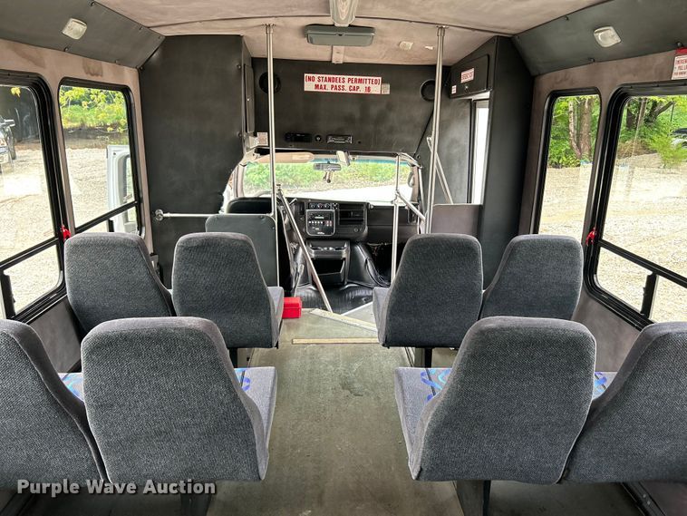 image for item OK9783 2009 Chevrolet Express 4500  shuttle bus