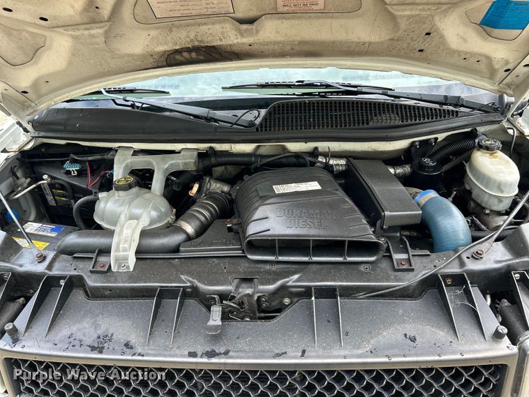 image for item OK9783 2009 Chevrolet Express 4500  shuttle bus