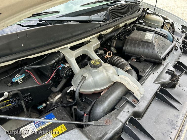 image for item OK9783 2009 Chevrolet Express 4500  shuttle bus