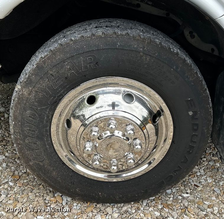 image for item OK9783 2009 Chevrolet Express 4500  shuttle bus