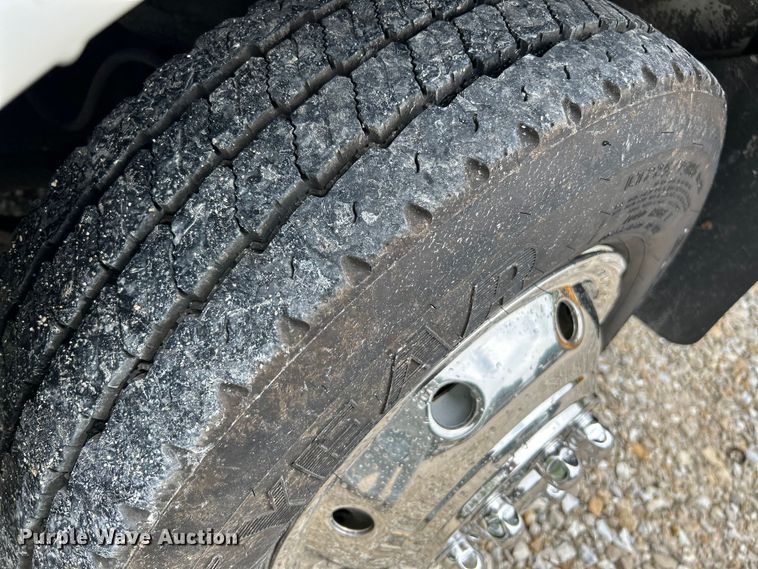 image for item OK9783 2009 Chevrolet Express 4500  shuttle bus