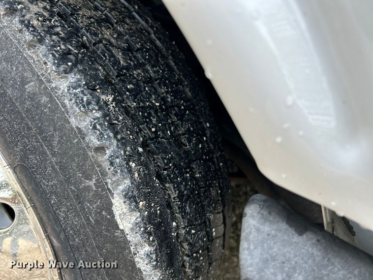 image for item OK9783 2009 Chevrolet Express 4500  shuttle bus