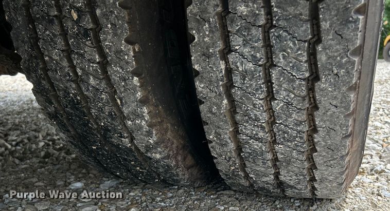 image for item OK9783 2009 Chevrolet Express 4500  shuttle bus