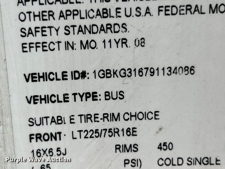 image for item OK9783 2009 Chevrolet Express 4500  shuttle bus