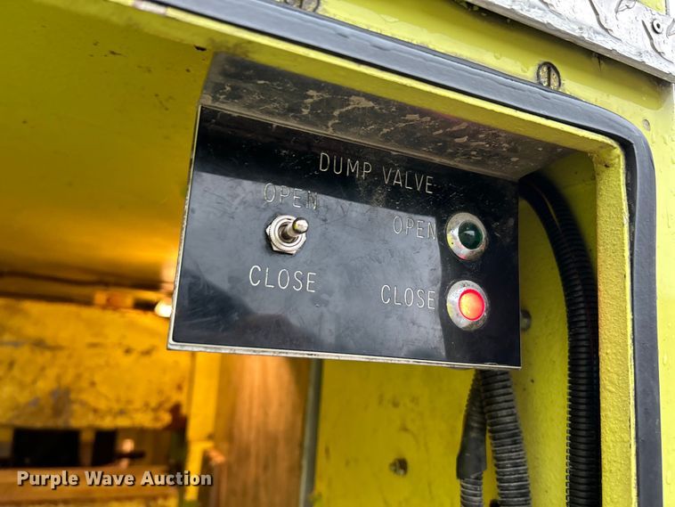 image for item OK9788 1993 Freightliner FL80  fire truck