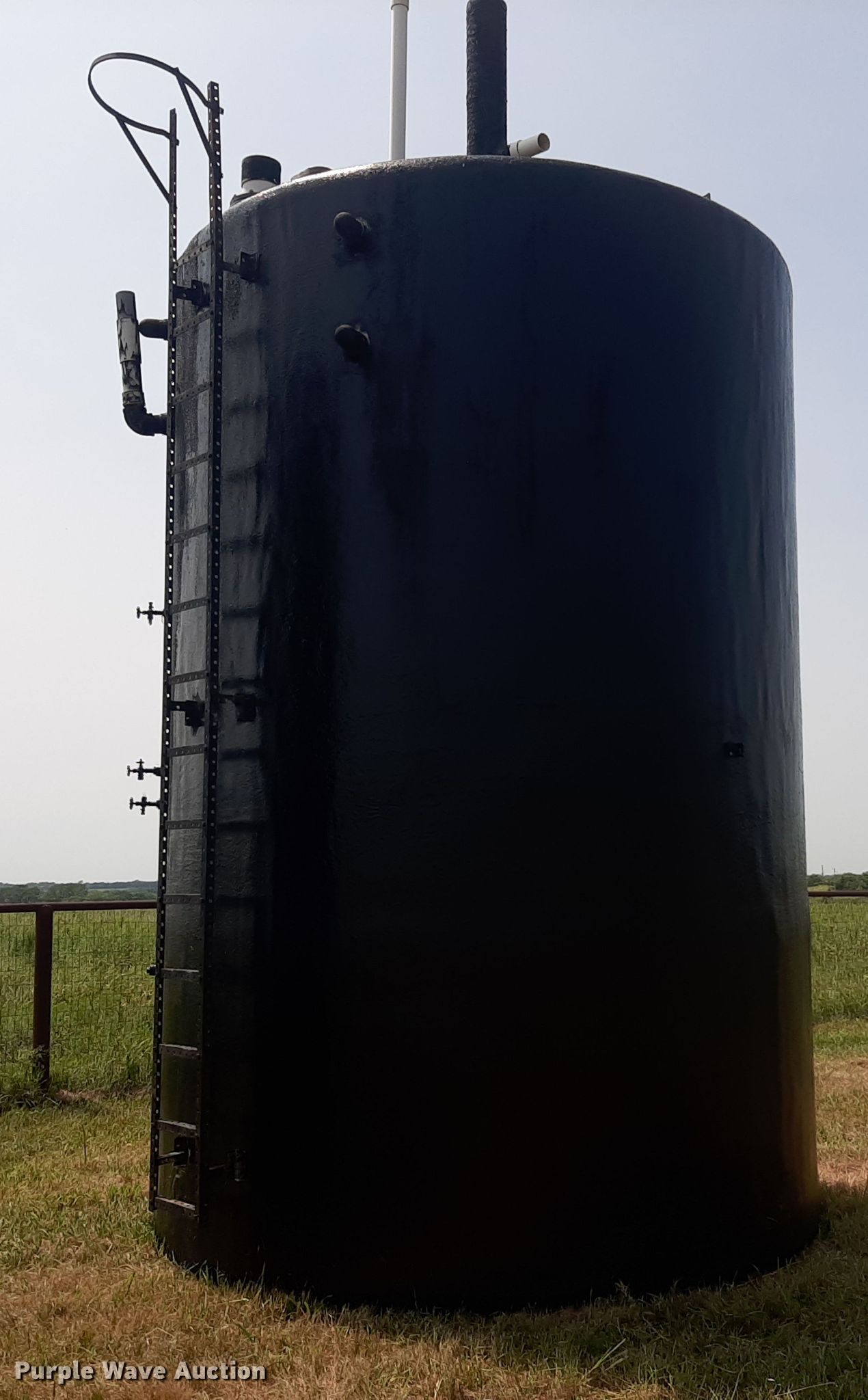 Fiberglass gun barrel tank in Winfield, KS Item DO3069 sold Purple Wave