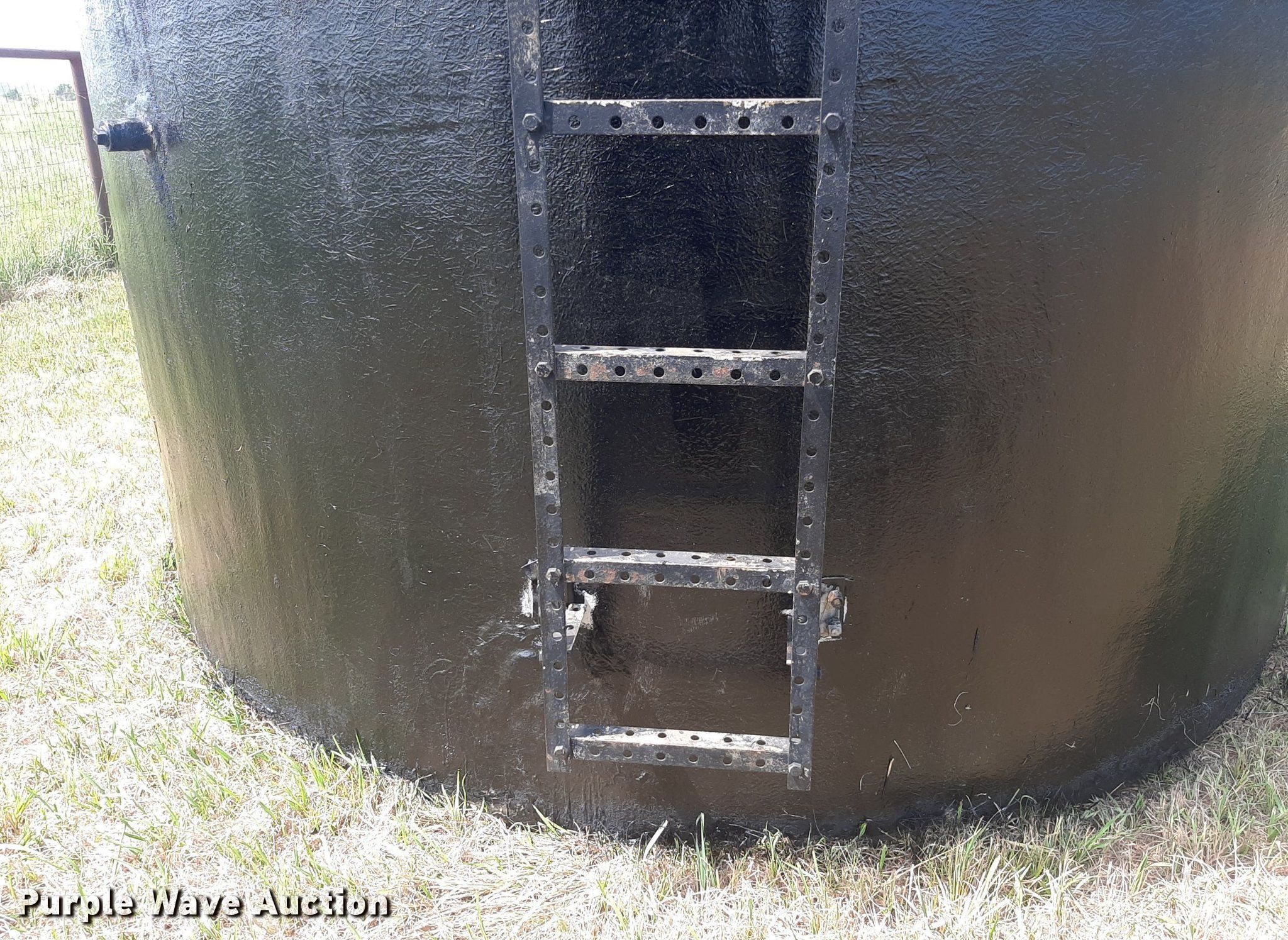 Fiberglass gun barrel tank in Winfield, KS Item DO3069 sold Purple Wave